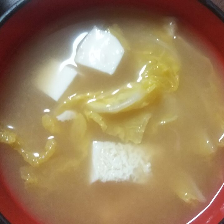 豆腐と白菜の味噌汁